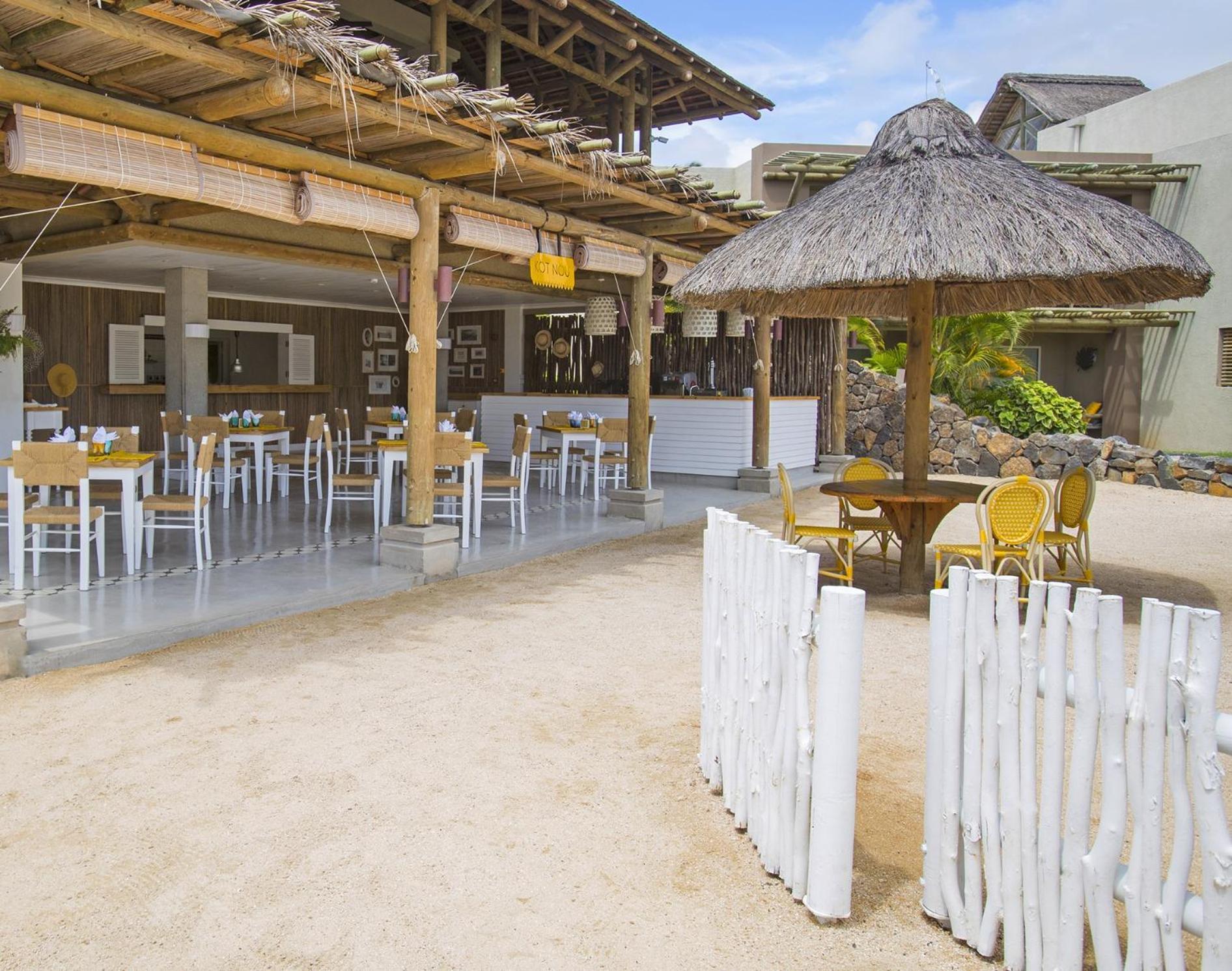Zilwa Attitude Hotel Grand Gaube Exterior photo